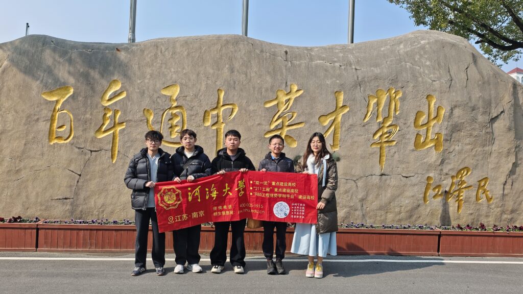 团队成员在江苏省南通中学合影